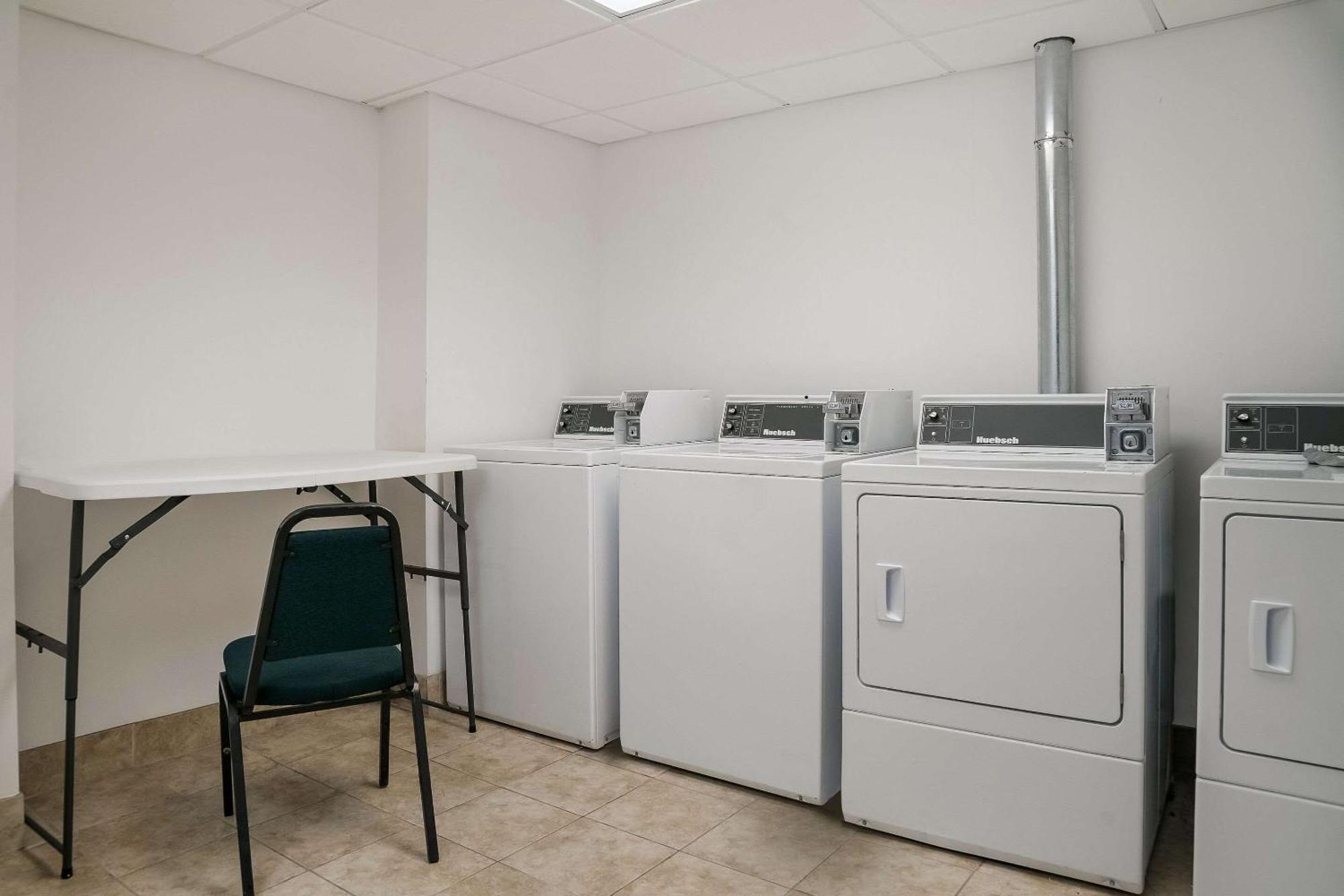 Quality Inn & Suites 사지노 외부 사진