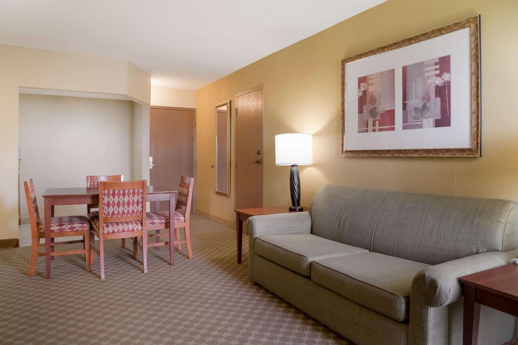 Quality Inn & Suites 사지노 외부 사진