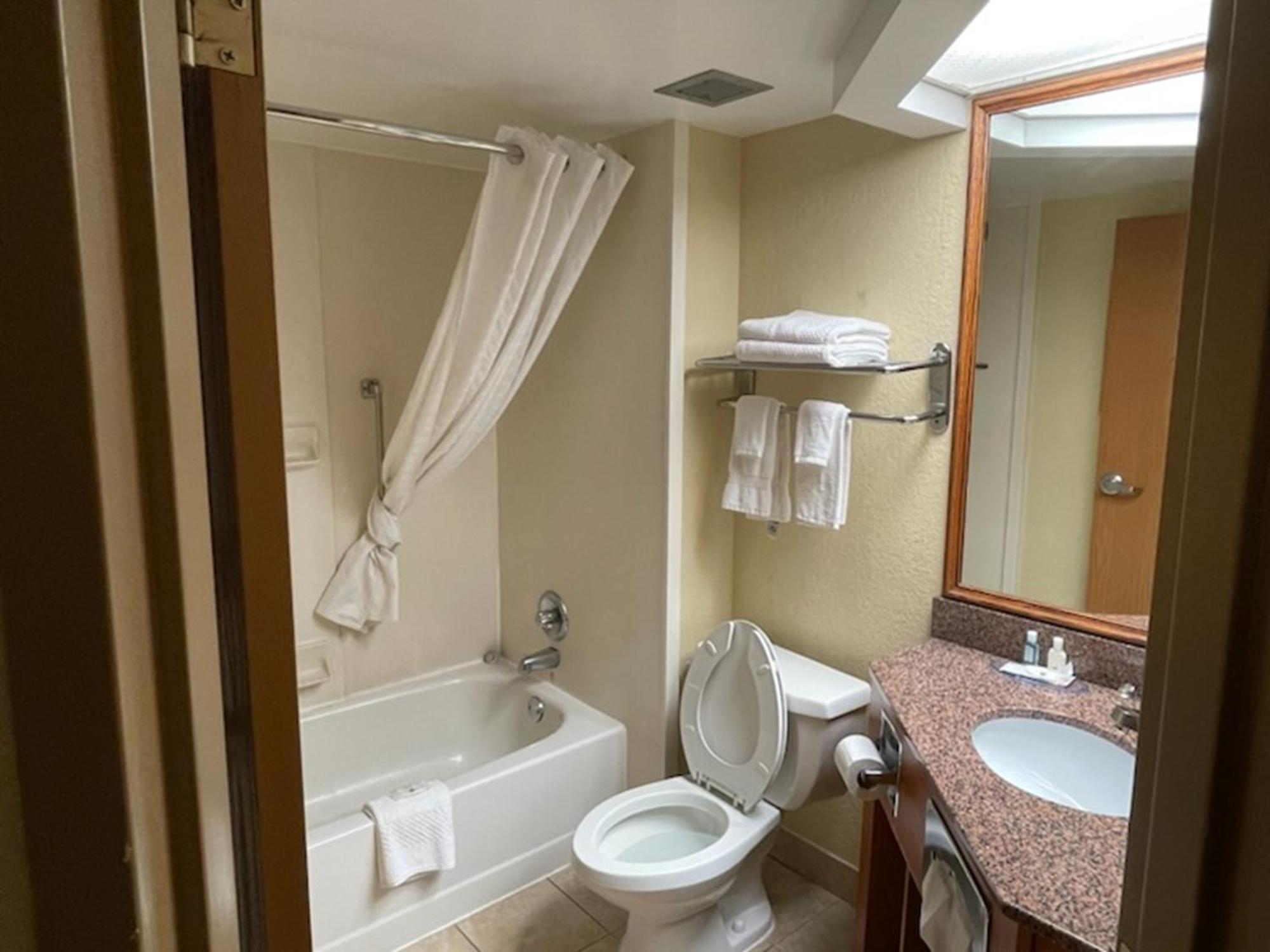 Quality Inn & Suites 사지노 외부 사진